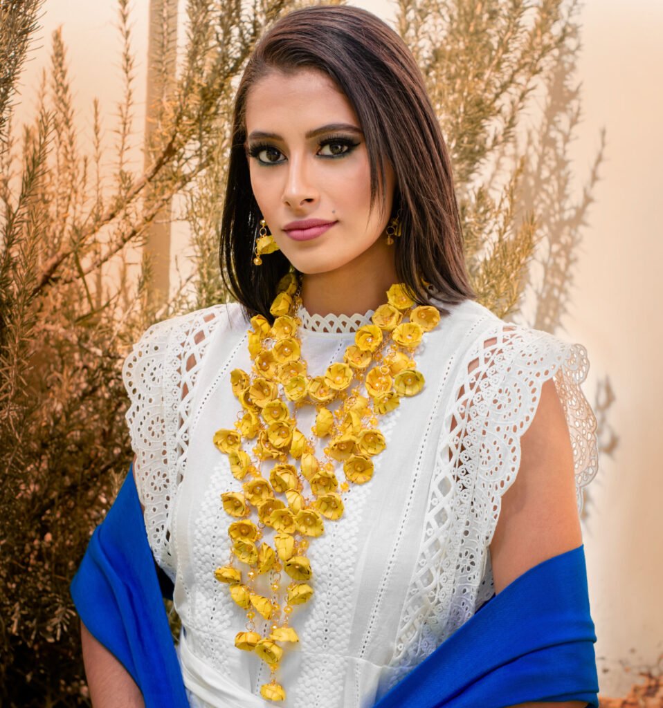 Collar de flores de palma