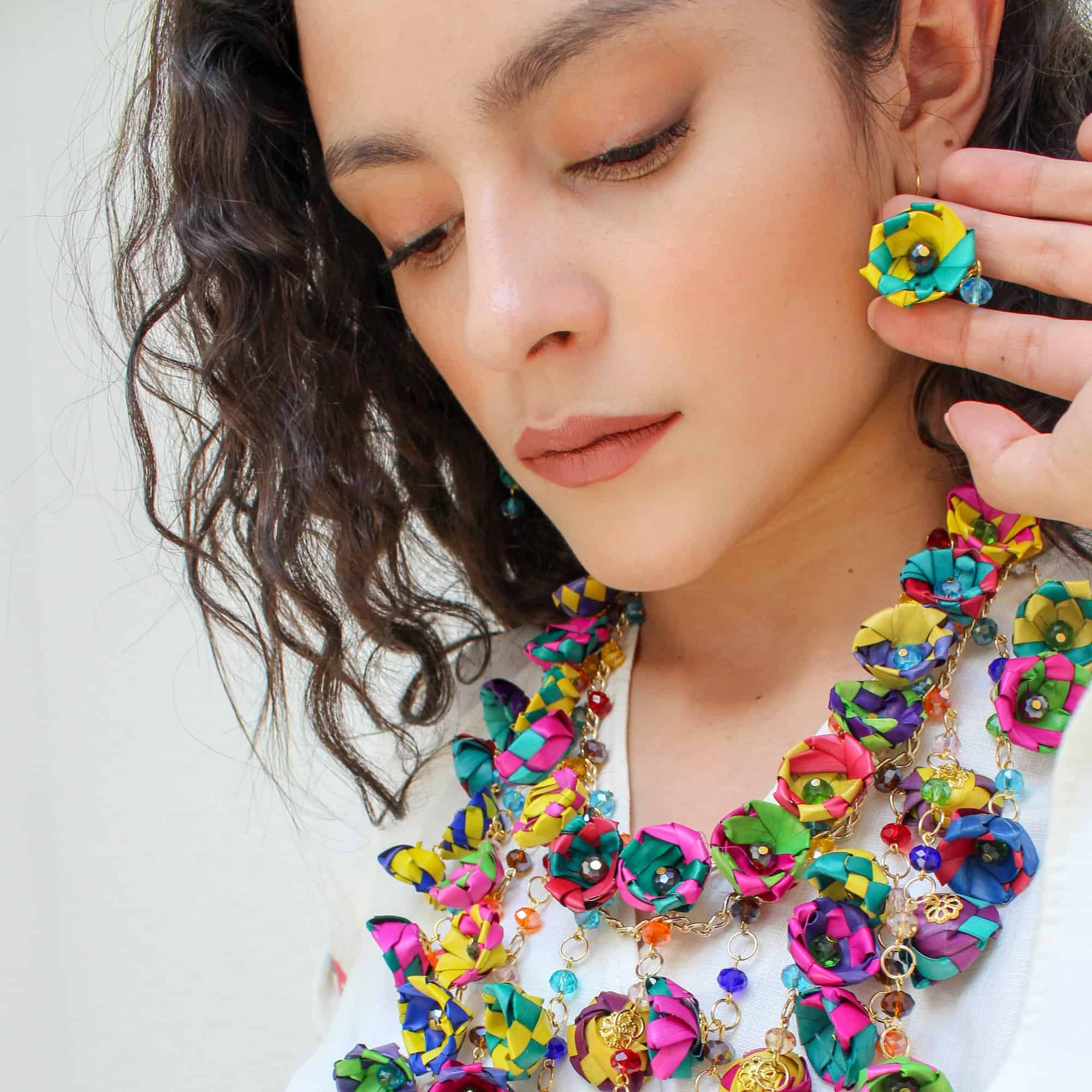 Eva - Collar De Bisutería Artesanal Con Flores Multicolor | - Bisutería Artesanal Mexicana