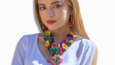 Collar Ingrid: La Ofrenda de una Diosa en Flores de Palma y Corazón